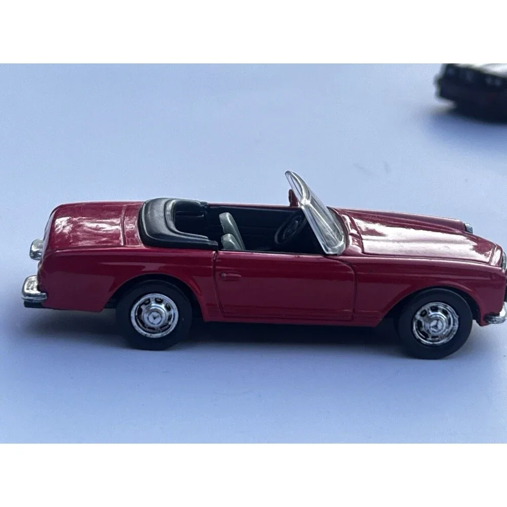 Motor Max Mercedes 300 SL Roadster 1957 1:43 Diecast Red Convertible No Box